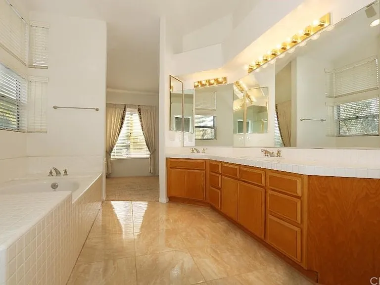 32280 Corte Coronado — Photo 14