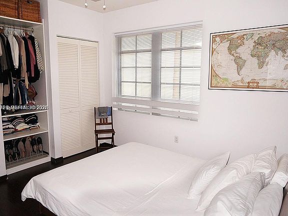 4th image of 435 21st St #215