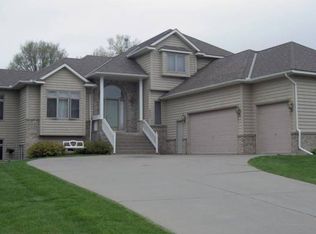 9220 Dartmouth Ave, Eden Prairie, MN 55347