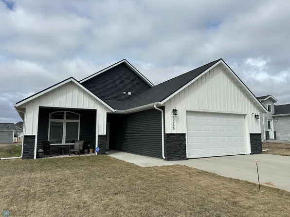3555 18th St S, Moorhead, MN 56560