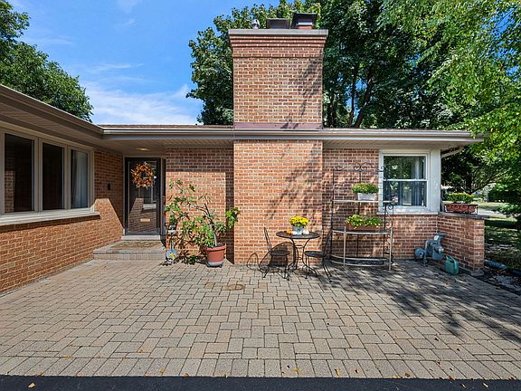 3rd image of 1446 Huntington Dr