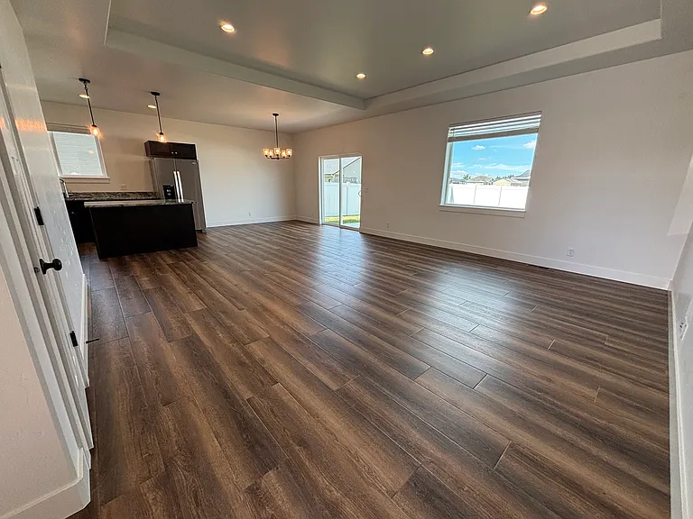 1417 Meadow Ln — Photo 2