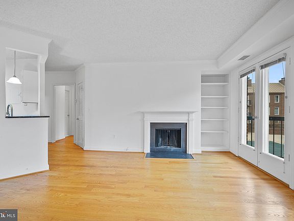 3rd image of 800 S Saint Asaph St APT 306