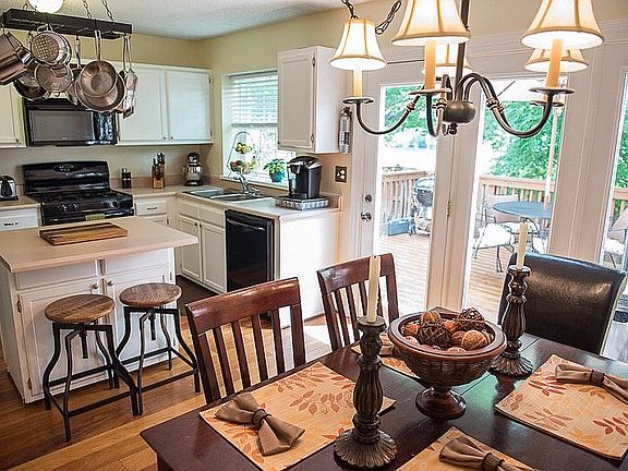 4th image of 6528 Old Carriage Way