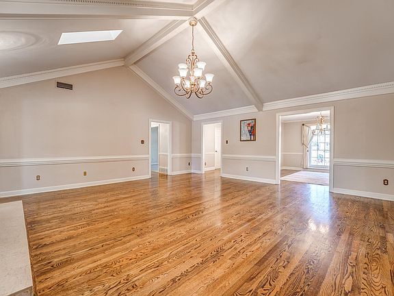 5th image of 2997 Riverdale Rd