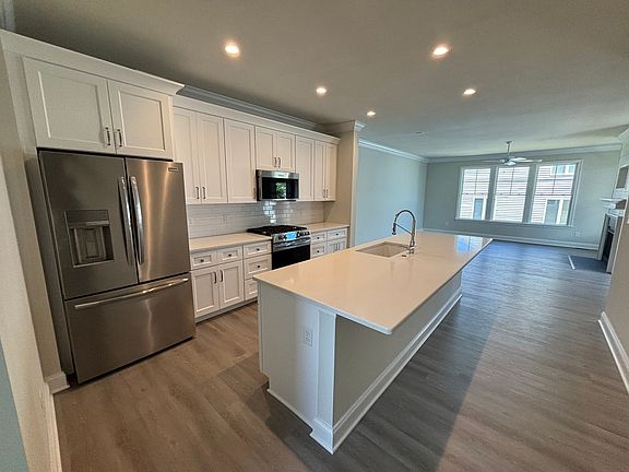 3rd image of 7805 Atlantic Ave