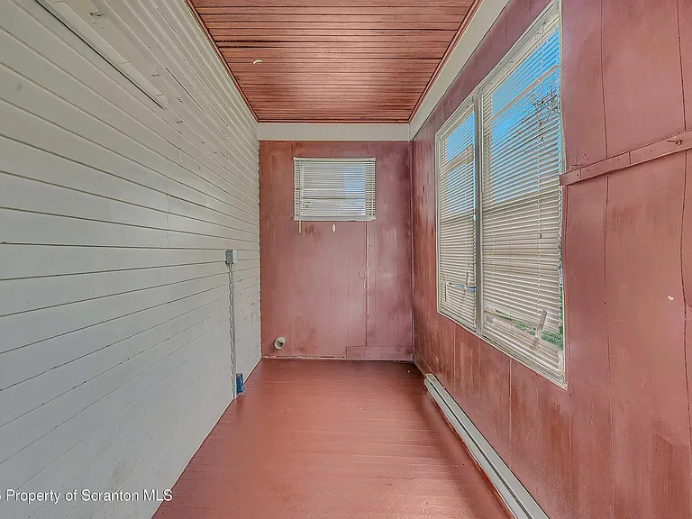 1425 Church Ave — Photo 4