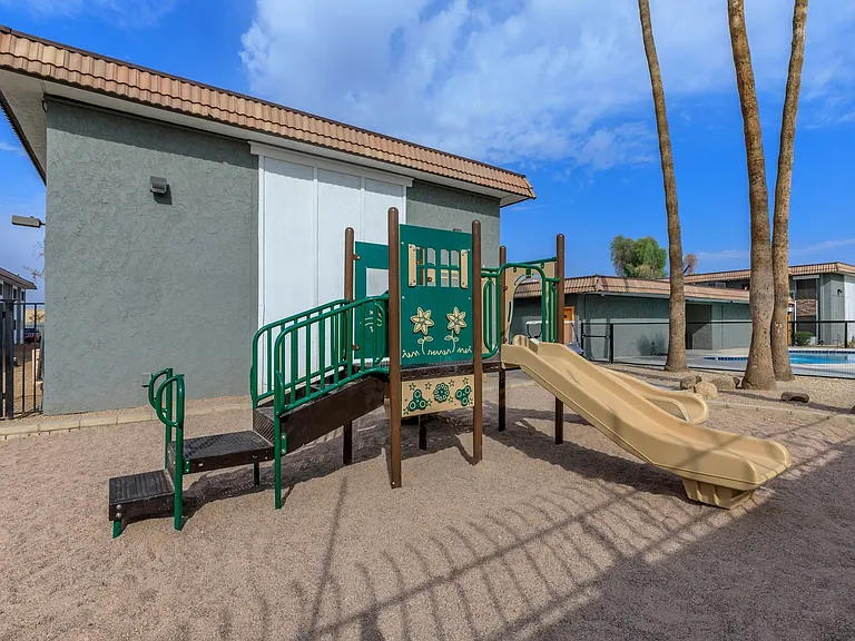 Palisade Park Aparments — Photo 16