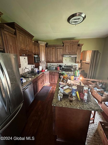 2nd image of 882 Hoosick Road