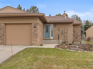 2108 Cranbrook Dr NE, Grand Rapids, MI 49505