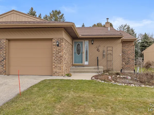 2108 Cranbrook Dr NE, Grand Rapids, MI 49505