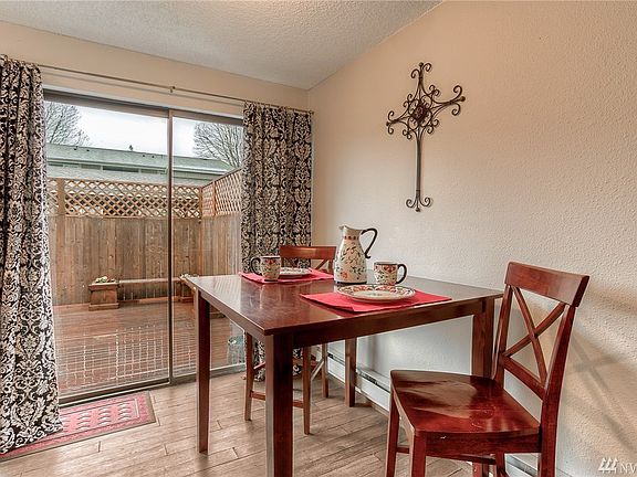 4th image of 1016 9th St SE APT 13