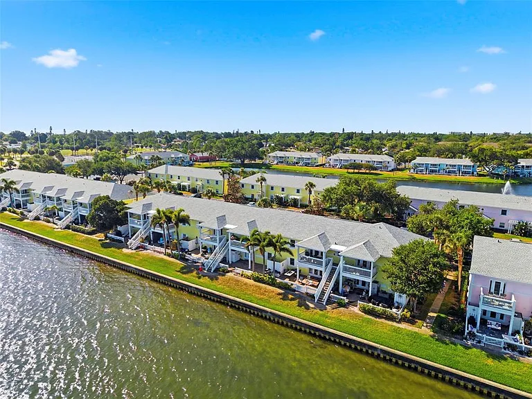 201 Pompano Dr SE #C — Photo 46