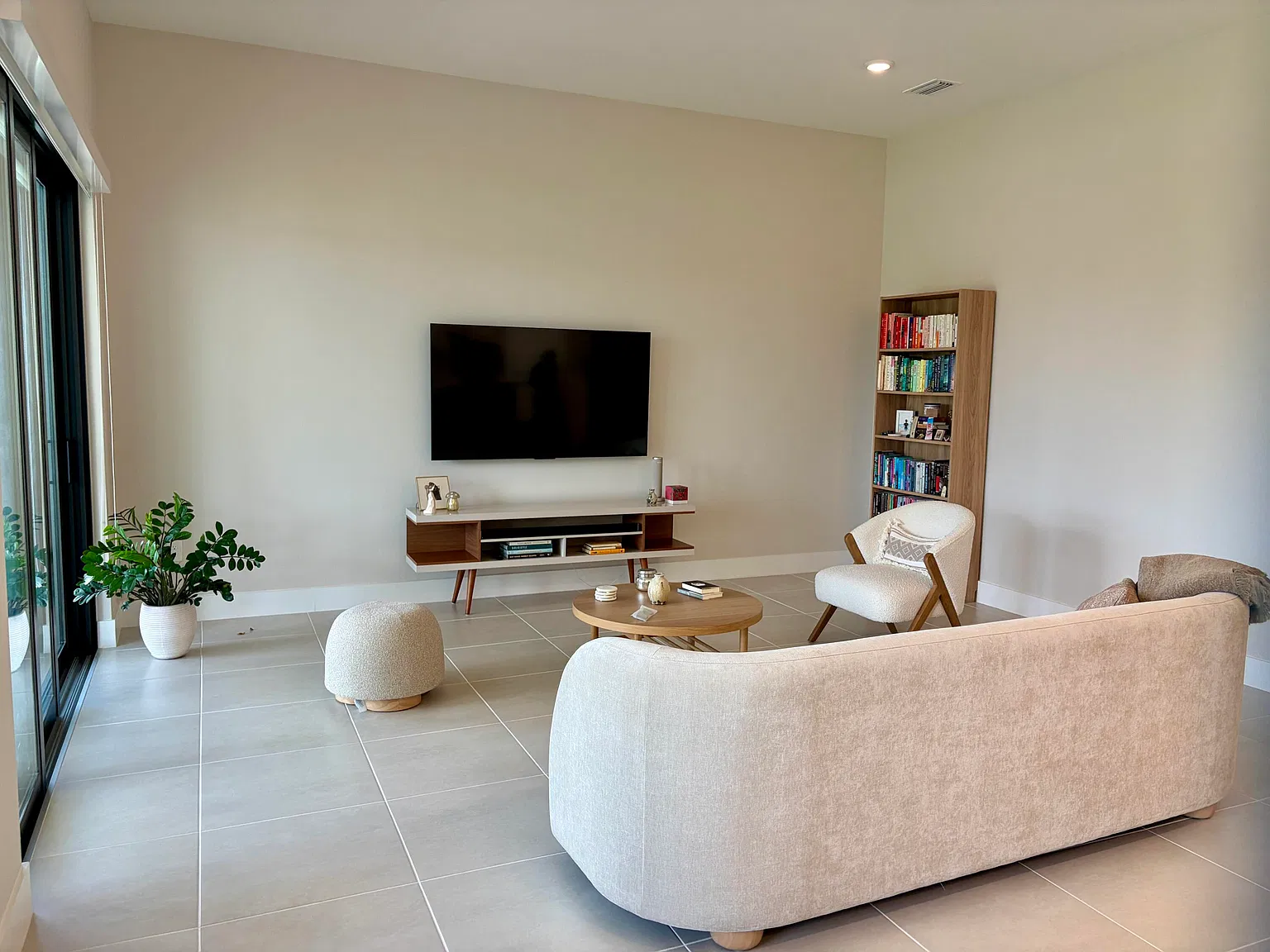 3 bed, 2.0 bath, 1662 sqft, $2,900 — Photo 3