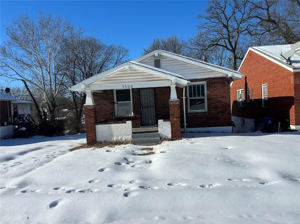 3509 East Pl, Saint Louis, MO 63121