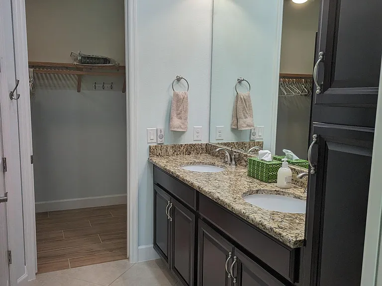 9469 Isla Bella Cir — Photo 11