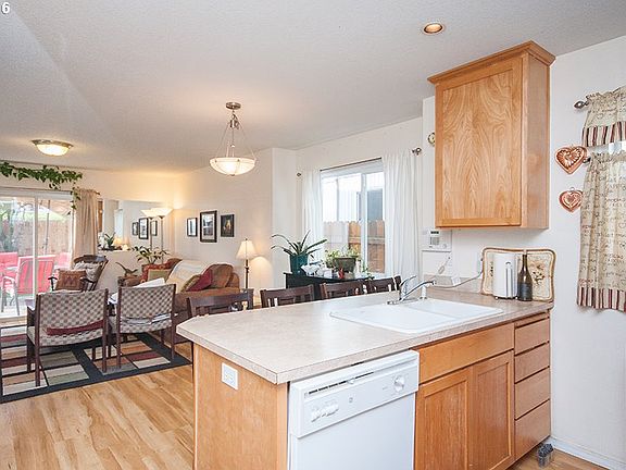 3rd image of 3212 N Arlington Pl