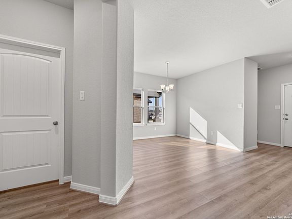 5th image of 171 Kayla Avenue