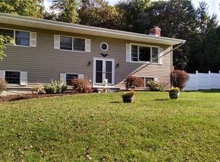 3 Douglas Dr, Danbury, CT 06811