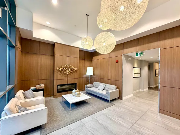 2307 Ranger Ln #406, Pt Coquitlam, BC V3B 0L7