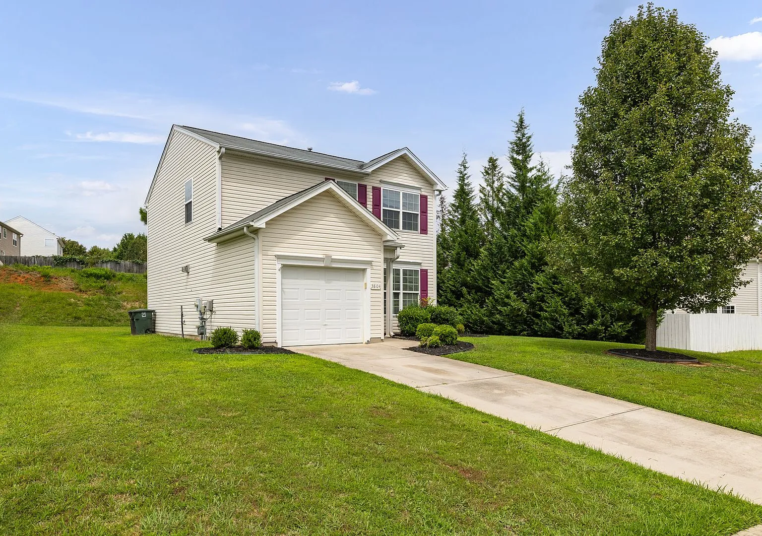 Spacious 3-Bedroom Home with Garage in Desirable Greensboro Neighborhood! — Photo 2