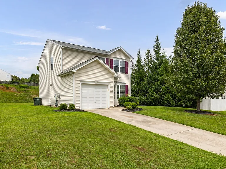 3804 Raintree Dr — Photo 2