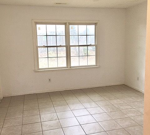 5th image of 3905 Guardian Ave #9