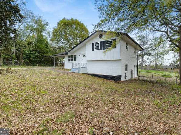 2049 Skyview Cir, Douglasville, GA 30135