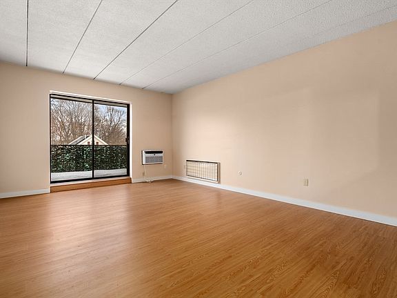 3rd image of 90 High St APT 309