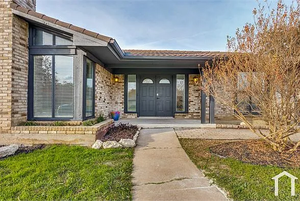 5 bed, 2665 sqft, $3,200 — Photo 2