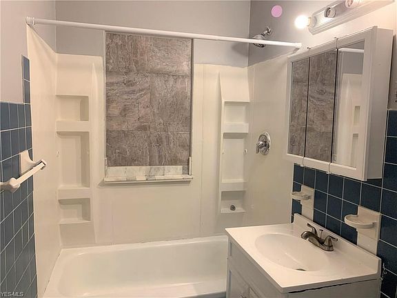 4th image of 26830 Farringdon Ave