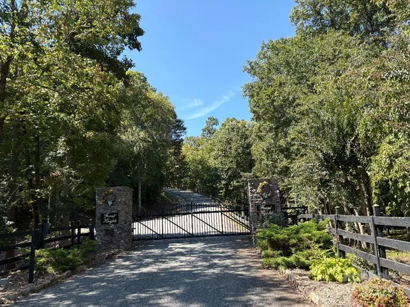 119 Ridge Rd, Lake Lure, NC 28746