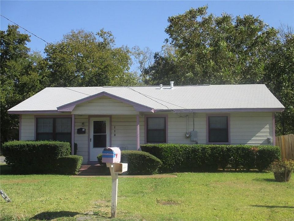 1st image of 901 Edgar St