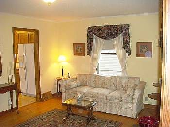 2nd image of 245 Bernard St E