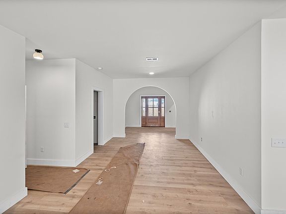 3rd image of 221 Saddle Creek Ct