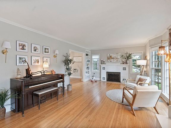 3rd image of 803 College St