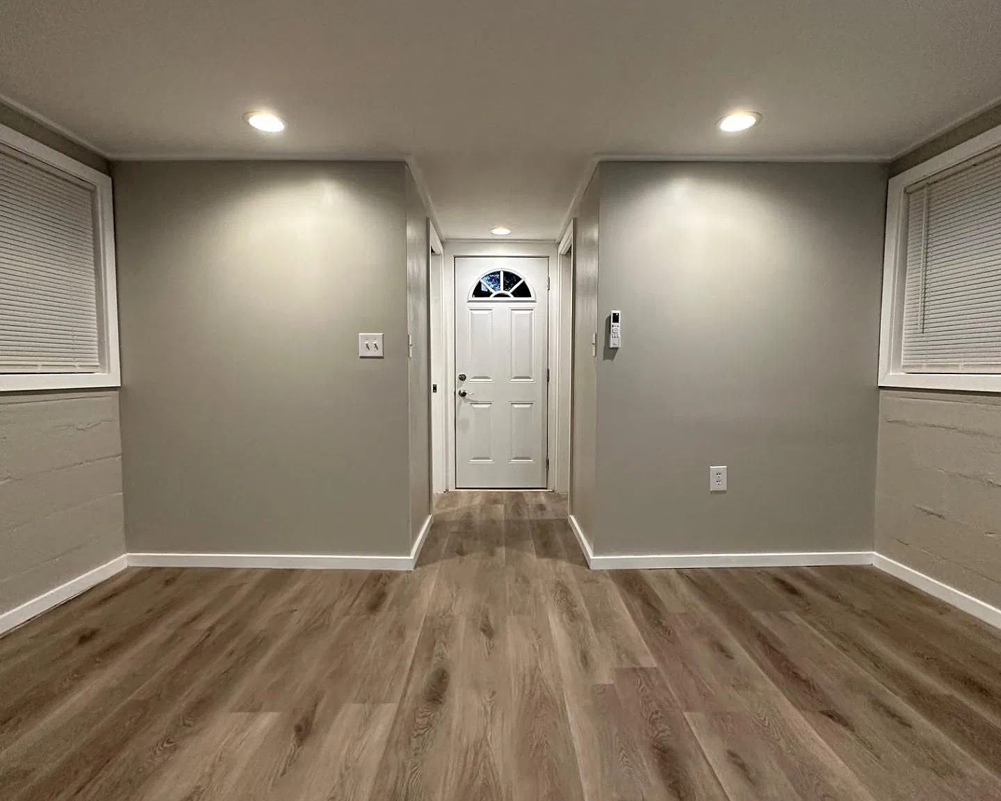 409 W Walnut St — Photo 4