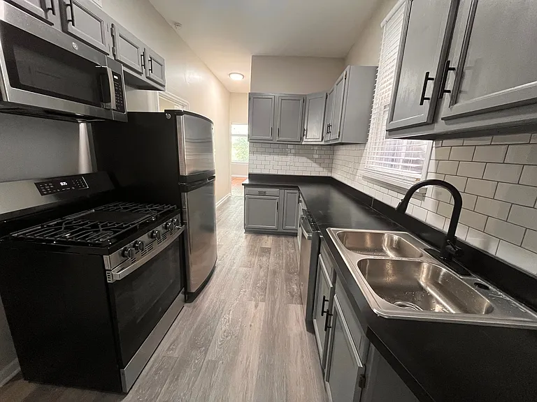 2955 N Spaulding Ave #2F — Photo 3