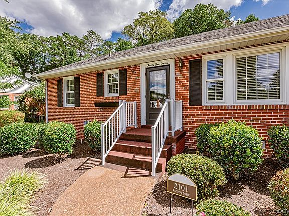 2nd image of 2101 Rainbow Dr