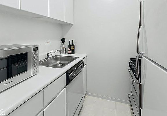 4th image of 235 E 40th St APT 3J