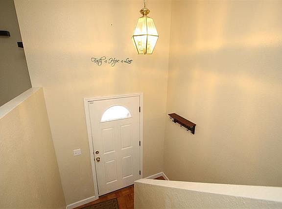 3rd image of 401 Willoughby Ln