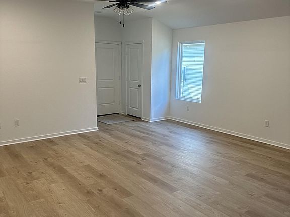 5th image of 110 Lucy Ln