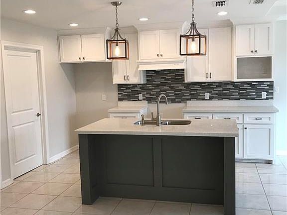 4th image of 3818 Jade Dr