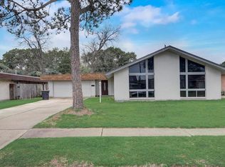 1011 Twin Falls Rd, Houston, TX 77088