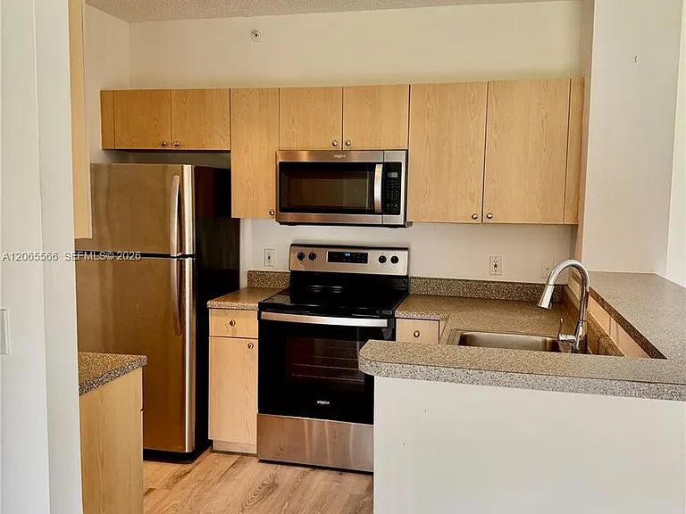 8010 N Nob Hill Rd #102 — Photo 5