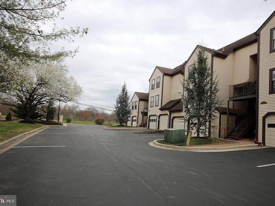 1st image of 3801 Ski Lodge Dr APT 205