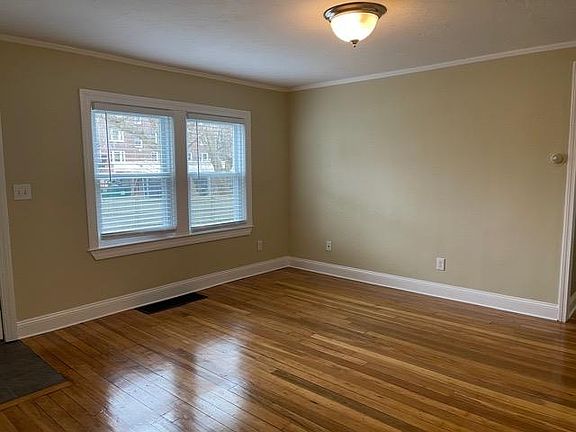 4th image of 49 Hudson St #1