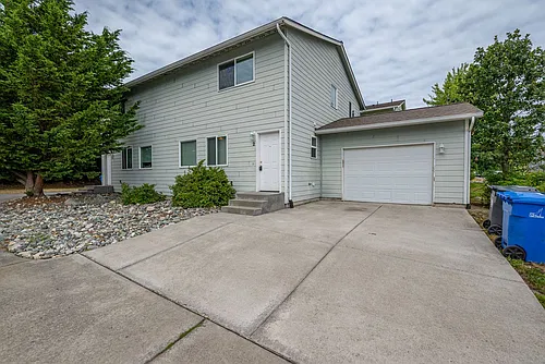 1602: 1445 NW Elwha St Photo 1