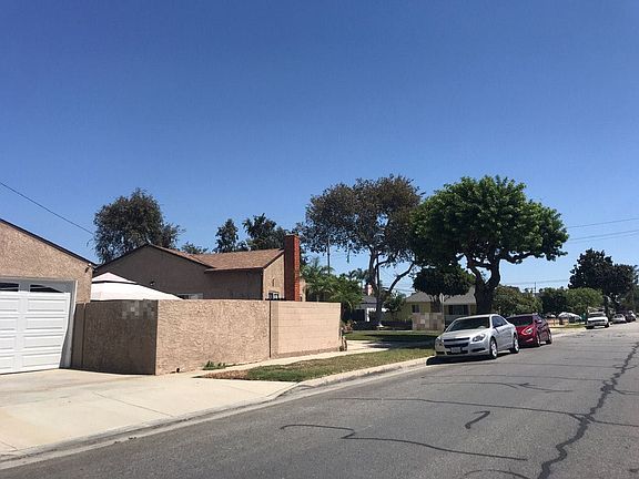 4th image of 2656 E 220th St