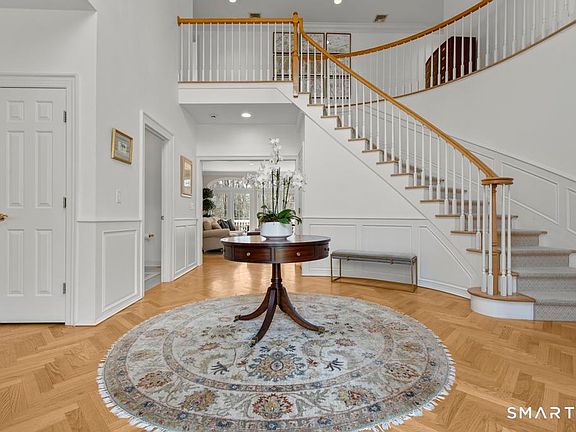3rd image of 8 Maplewood Lane